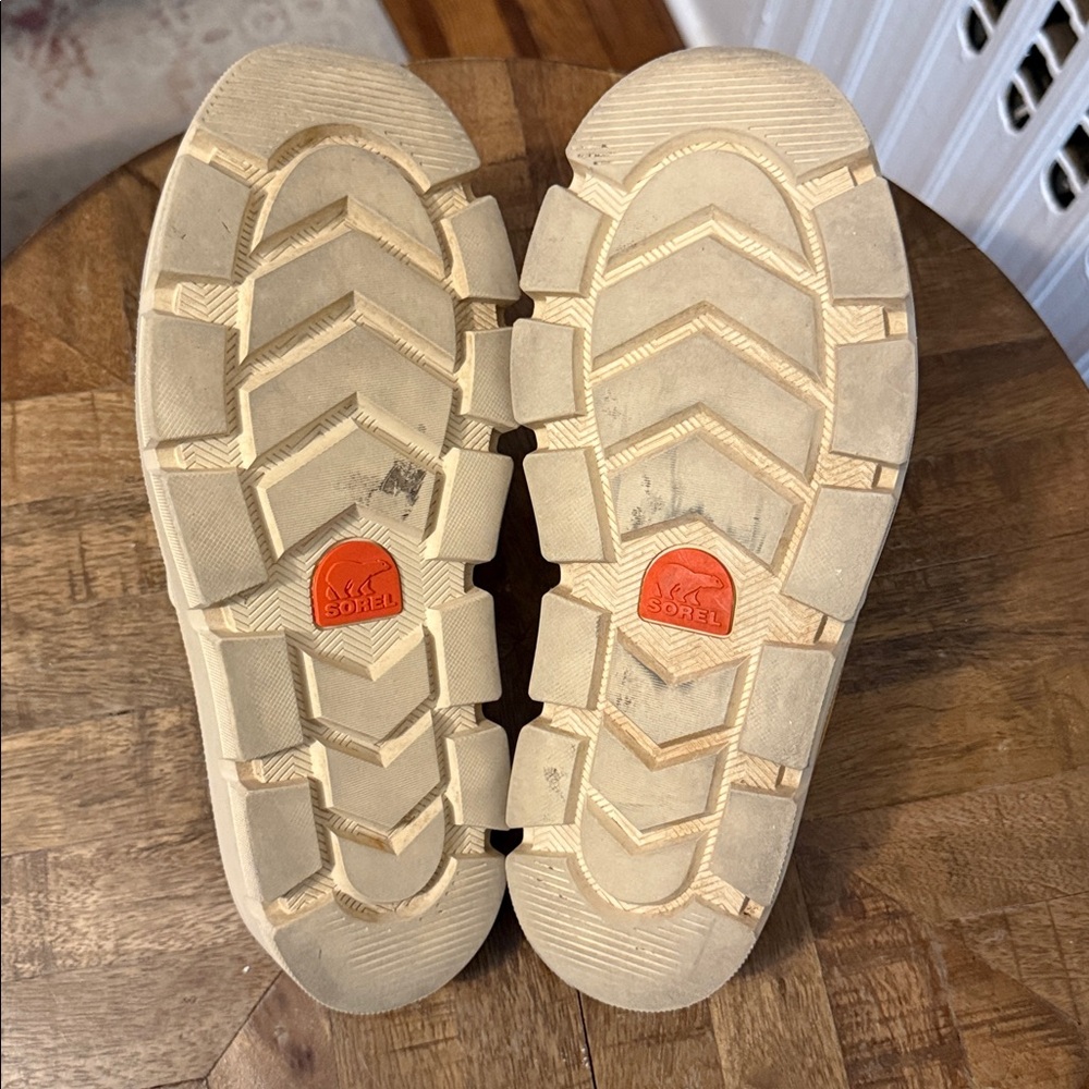 Sorel Two-Tone Tan and Cream Mule Clogs - Picture 16 of 16